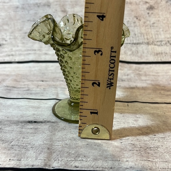 Vintage Fenton Ruffle Avocado Ruffle Vase - Picture 2 of 4